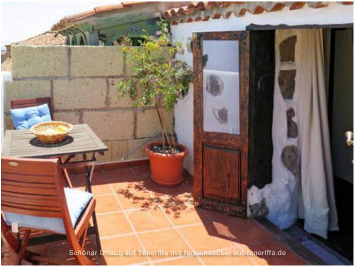 Urig-kanarisches Ferienhaus mit Terrasse und Meerblick in Candelaria