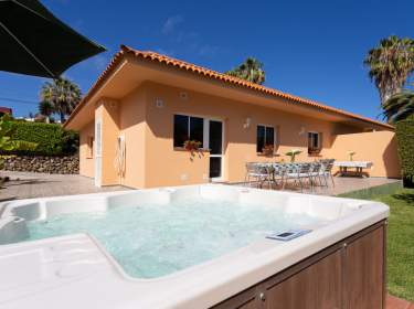 Doppelbungalow mit Grill und Pool Doppelbungalow mit Grill und Pool