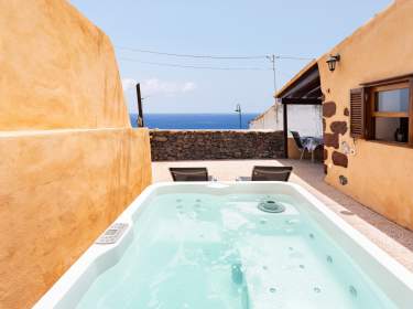 Haus am Strand mit Terrasse