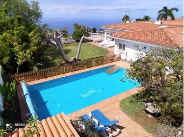 Hochwertige Villa in bester Lage von Santa Ursula mit Garten und Pool