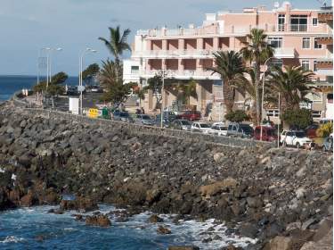 Schöne Wohnung in kleiner Anlage direkt am Meer in Playa San Juan