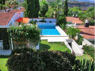 Bungalow im tropischen Garten, Privatpool und tollem Blick am Meer