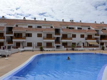 Ferienwohnung mit Terrasse und Poolzugang in Strandnähe