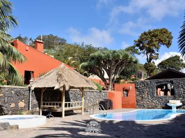 Los Viñedos de Marco-Herrenhaus auf Finca mit Pool und Garten