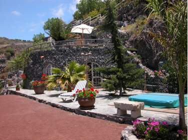 Villa auf Finca mit Whirlpool, Meerblick und 2 Terrassen im Süden