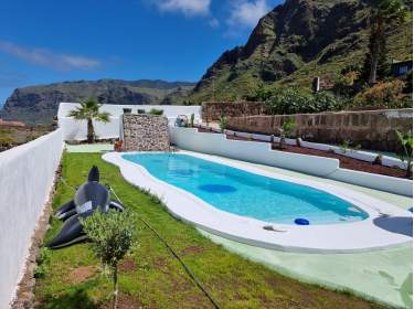Sonnendurchflutete Ferienwohnung mit eigenem Garten bei Los Silos