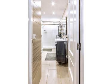 Schöne und moderne Ferienwohnung mit Jacuzzi