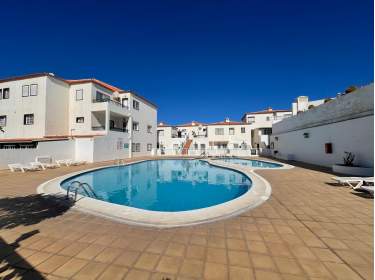 Ferienwohnung mit Terrasse, Pool und Meerblick