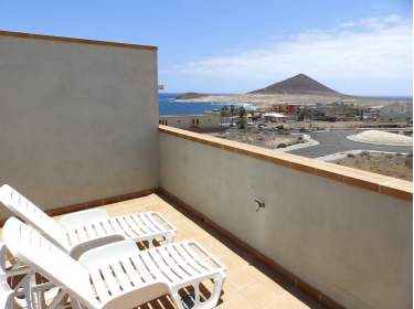 Moderne Ferienwohnung mit 2 Schlafzimmern und Meerblick in Strandnähe