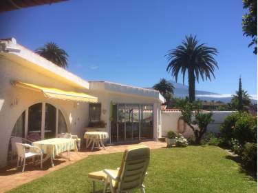 Gut ausgestatteter Bungalow mit Pool, Garten, Grill und Meerblick Gut ausgestatteter Bungalow mit Pool, Garten, Grill und Meerblick
