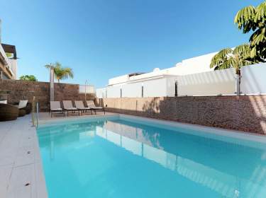 Große und schöne Villa mit Pool und Whirlpool an der Costa Adeje Große und schöne Villa mit Pool und Whirlpool an der Costa Adeje