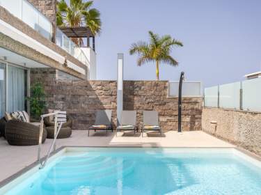 Große und schöne Villa mit Pool und Whirlpool an der Costa Adeje Große und schöne Villa mit Pool und Whirlpool an der Costa Adeje