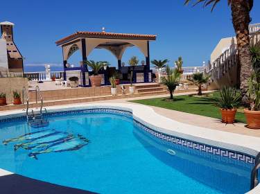 Ferienapartment mit Pool und Meerblick in Puerto Santiago