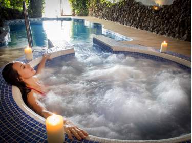 2 Schlafzimmer FeWo auf Wellnessfinca mit beh. Pool, Meerblick & Wlan