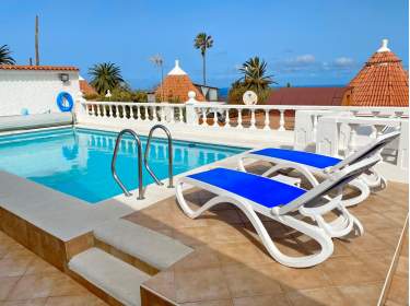 Schönes Ferienhaus mit wundervollem Blick und beheizbarem Pool