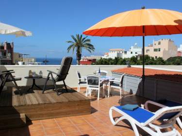 Zentral gelegene Fewo mit Dachterrasse und Meerblick in Alcala