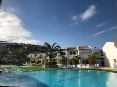 Modernes Ferienapartment mit Pool und zwei Terrassen in San Eugenio