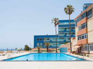 Moderne Ferienwohnung mit Pool direkt am Strand in Candelaria