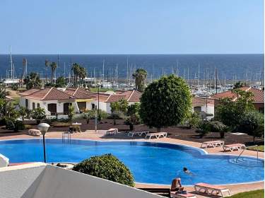 Moderne und komfortable Ferienwohnung mit Pool in Amarilla Golf