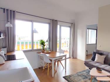 Ferienwohnung mit möblierten Balkon dicht an den Wanderwegen
