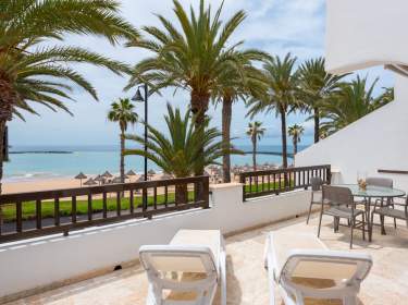 Ferienwohnung mit Meerblick und Terrasse direkt am Meer