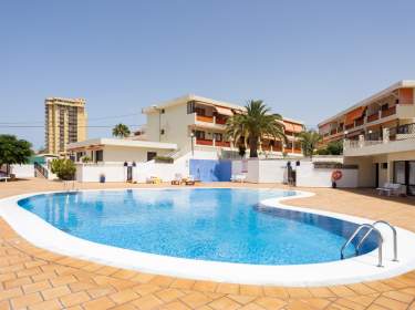 Ferienwohnung mit Pool und Meerblick an der Playa Las Vistas