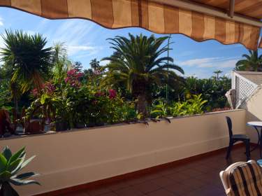 Ferienwohnung mit möblierter Terrasse und Pool an der Playa Jardín