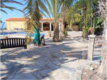 Ferienhaus mit Gemeinschaftspool auf wundervoller Finca im Süden