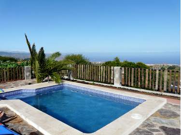 Haus mit Pool an den Wandergebieten