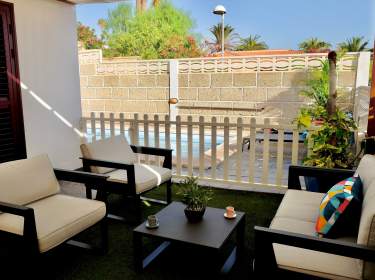 Strandnahes Ferienhaus mit Pool, Terrasse und Büro im Südwesten