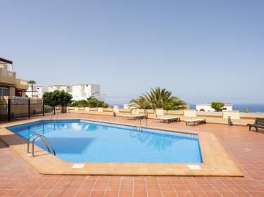 Ferienwohnung mit Pool und Meerblickterrasse im sonnigen Süden