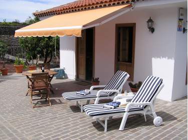 Studiohäuschen mit Terrasse und Meerblick auf schöner Finca