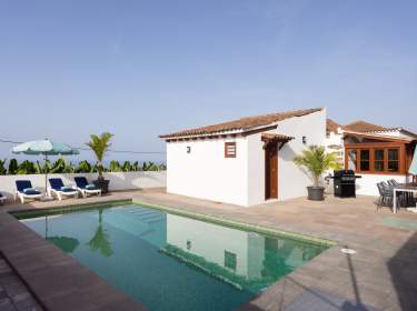 Gemütliches und modernes Ferienhaus mit beheizbarem Pool im Orotavatal