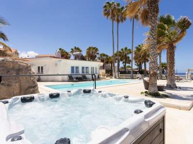 Ferienhaus mit Privatpool in erster Meereslinie nur für Erwachsene