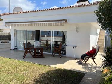 Gemütlicher Bungalow mit Garten und Meerblick in La Romantica II