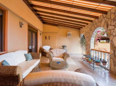 Sehr schöne Ferienwohnung auf Finca mit Pool in traumhafter Lage
