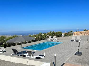 Finca Ferienhaus mit Pool und Meerblick in ruhiger Lage