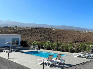 Haushälfte auf ruhiger Finca mit Pool im sonnigen Süden der Insel