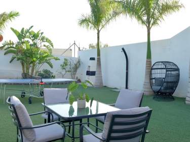Ferienloft mit großer Terrasse und Fitnessraum im sonnensicheren Süden