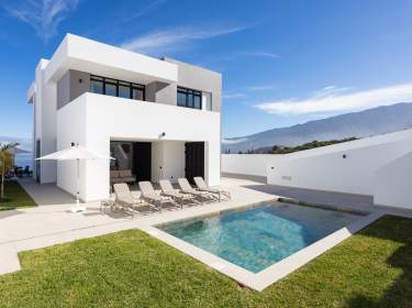 Komfortables und modernes Ferienhaus mit Privatpool im Norden
