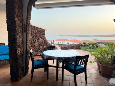 Helles Apartment mit Meerblick in ruhiger Lage im sonnensicheren Süden