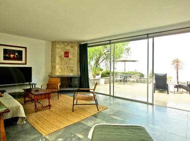 Ferienhaus mit Terrasse & Meerblick Ferienhaus mit Terrasse & Meerblick