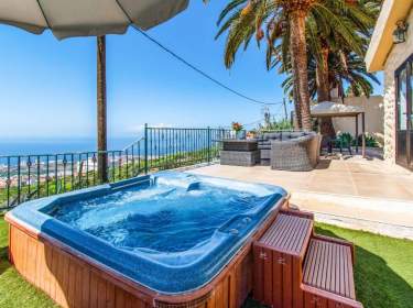 Villa mit Meerblick & Privatpool