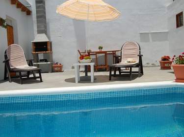 Ferienhaus mit Pool in ruhiger Lage