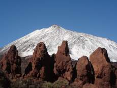 Teide Nationalpark mit Schnee auf dem Teide