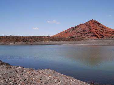 Lanzarote Bucht und Vulkan